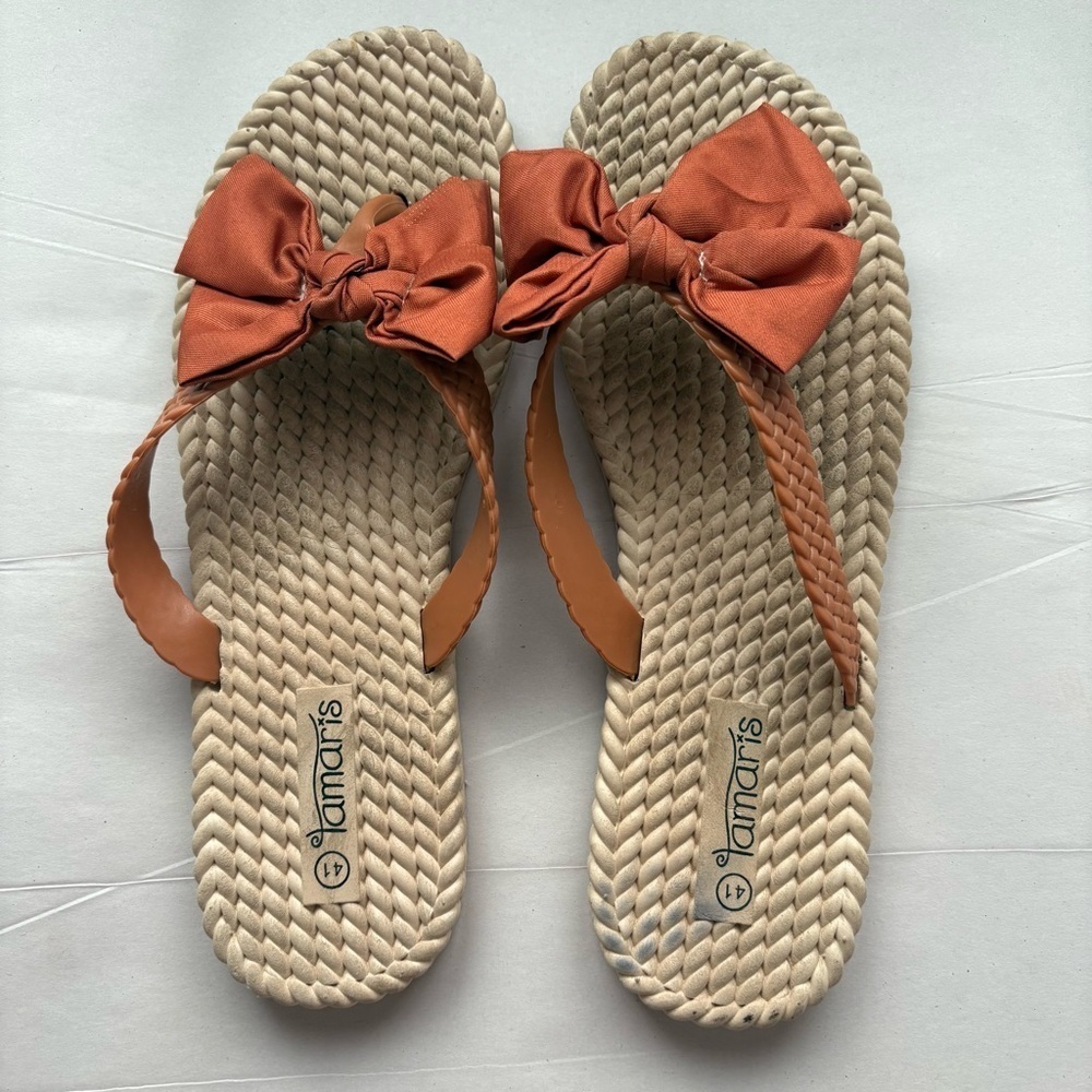 Tamaris Size 41 Bow Flat Flip Flops Sandals with Straw Texture